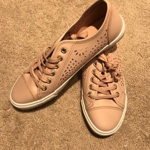 Dusty Rose Restricted Womens size 7.5
